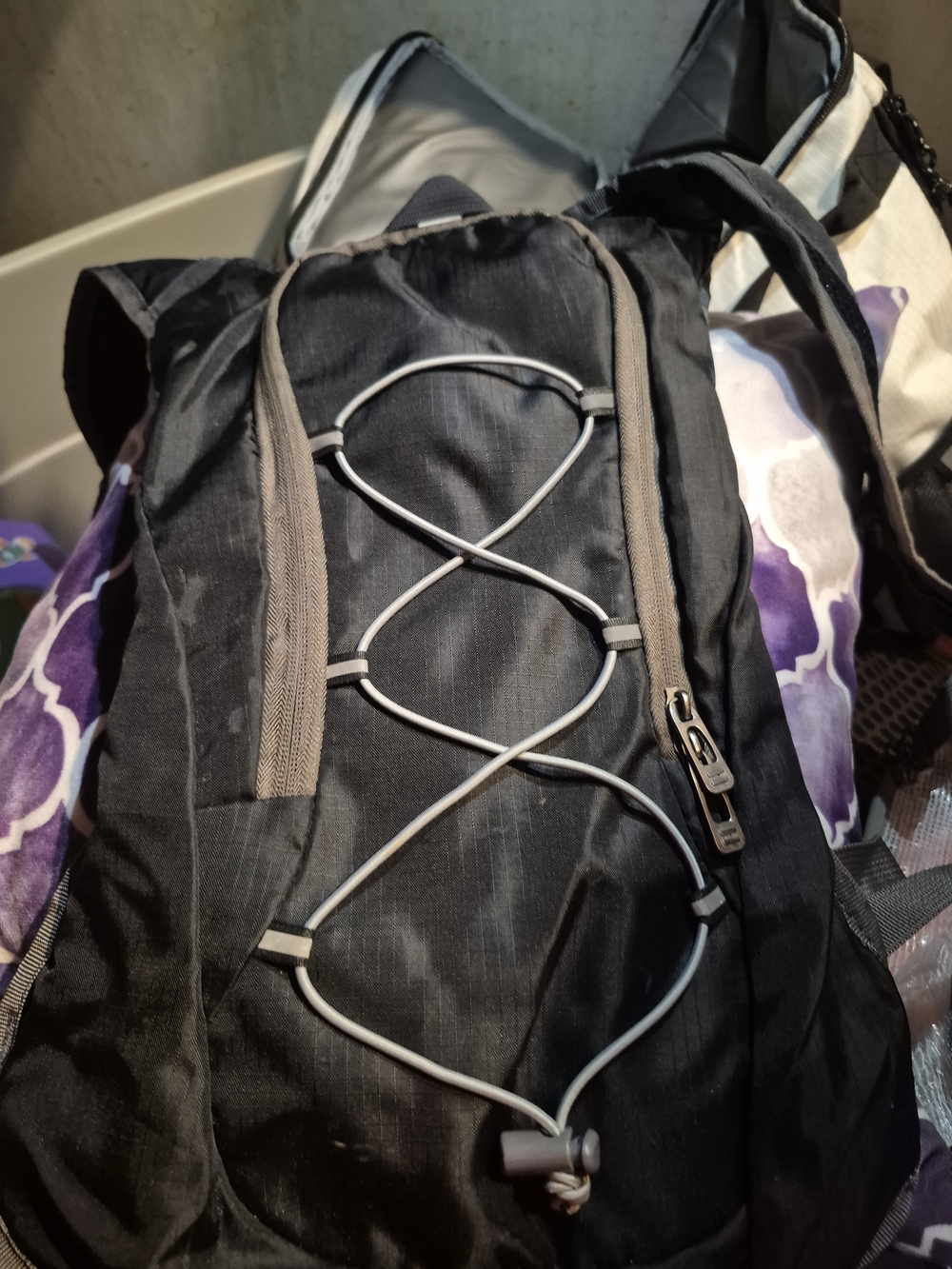 Black Men’s Compact Daypack Backpack with Elastic Cord